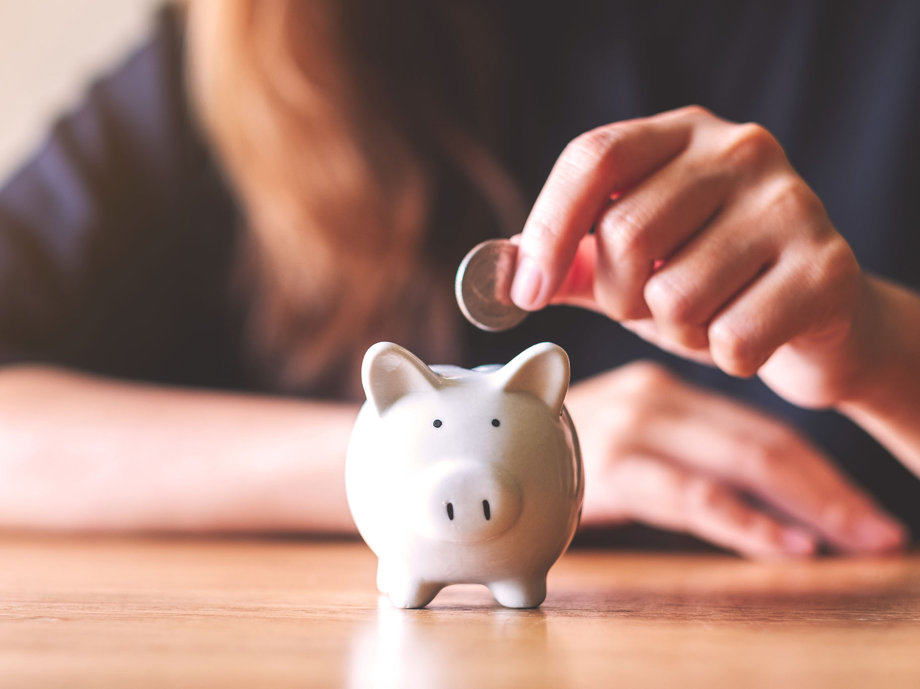 Jak dbać o domowy budżet, bezpieczeństwo finansowe, dobrostan pracowników. Praktyczne wskazówki, jak można zarządzać domowym budżetem, aby poprawić dobrostan finansowy.