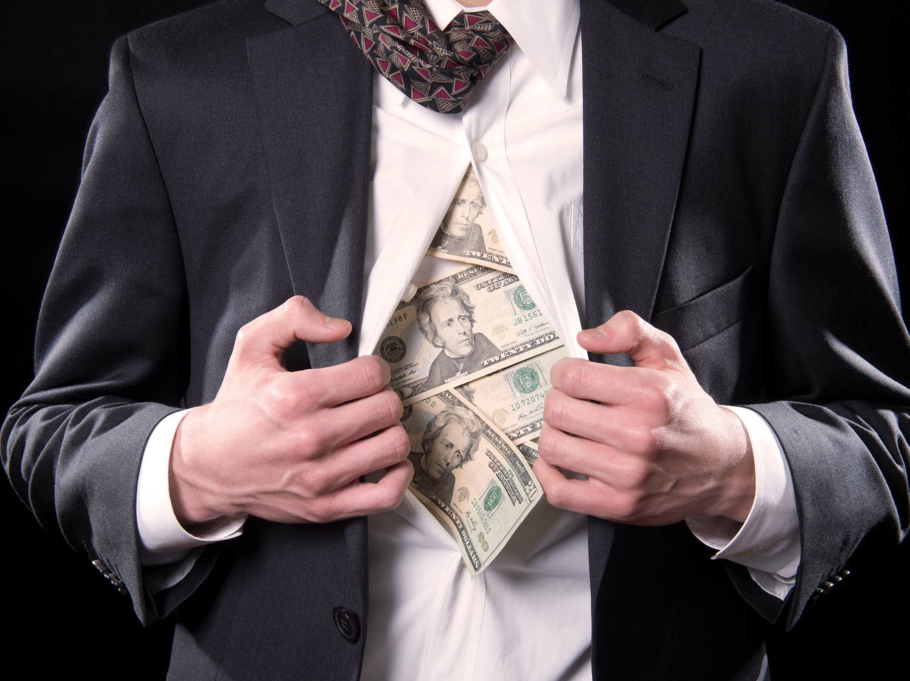 Dyrektywa Unii Europejskiej najpóźniej w 2026 roku wprowadzi w Polsce jawność wynagrodzeń. Co zmienią nowe przepisy? Jak wpłyną na pracowników i pracodawców? W jaki sposób zareaguje na to rynek pracy?