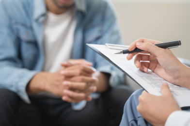 Jak prowadzić trudne rozmowy z pracownikami - skuteczne techniki i strategie