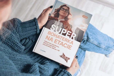 Superbohaterka na etacie