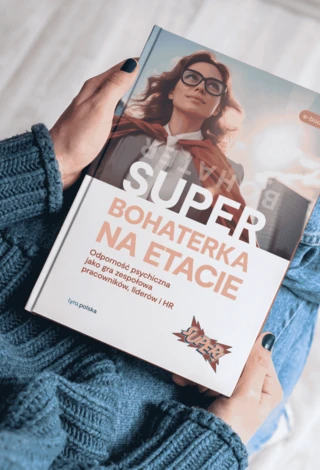 Superbohaterka na etacie